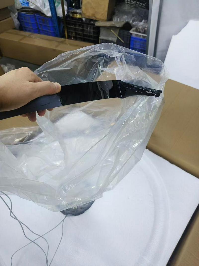 А у вас есть точно такая же, только чёрная?